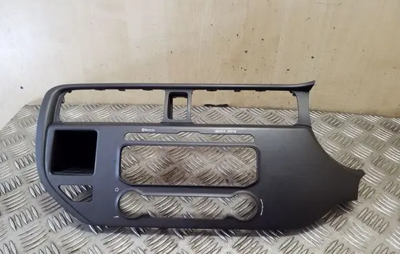 KIA Rio Radio/GPS head unit trim 847411W900