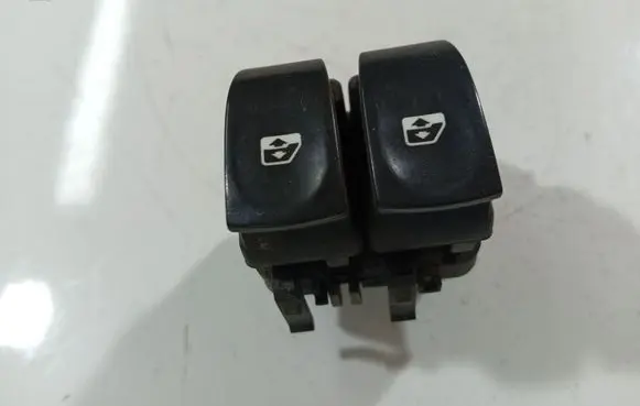 Renault Thalia I Electric window control switch 