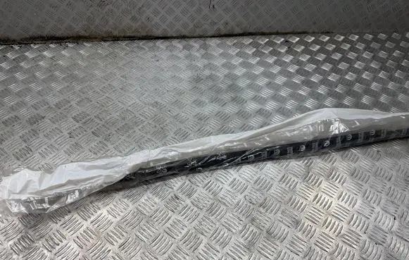 Peugeot 3008 II Front door glass trim molding 9811580380