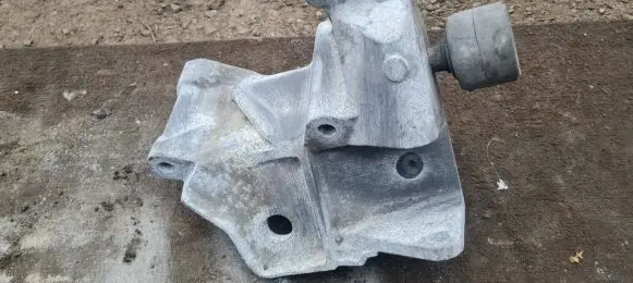 Volvo S80 Engine mounting bracket 30681951 6G926F030BA