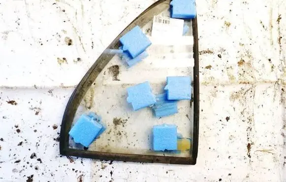 Rear vent window glass
