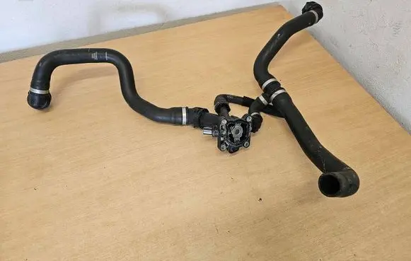 Volvo V40 Thermostat/thermostat housing 31293556
