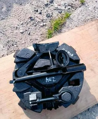 Ford Kuga II Spare wheel section trim