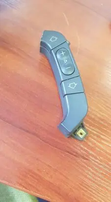 Steering wheel buttons/switches