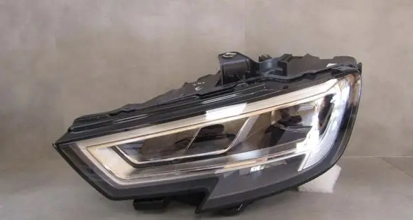 Audi A3 S3 8V Headlight/headlamp 8V0941033C