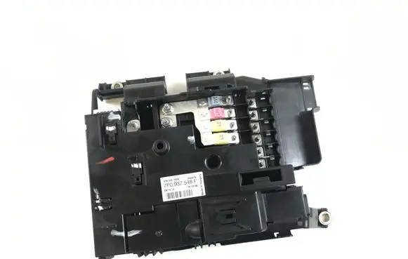 Volkswagen Touareg II Fuse module 7P0937548F