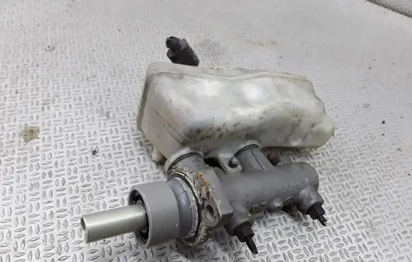 Skoda Octavia Mk1 (1U) Master brake cylinder 311967