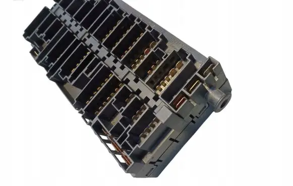 Volkswagen Vento Fuse box set 357937039