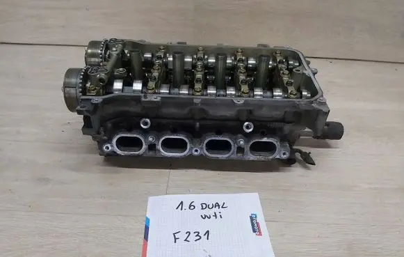 Toyota Auris 150 Engine head 
