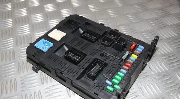 Citroen Berlingo Fuse module 281197595