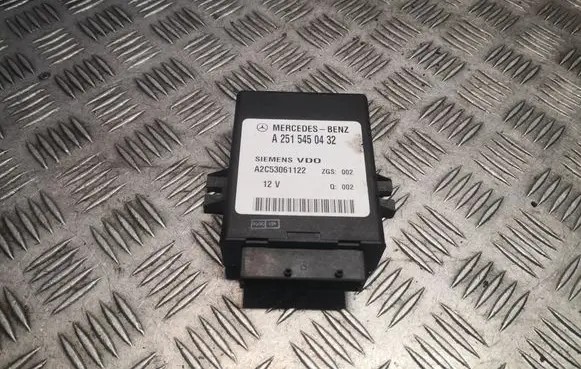 Mercedes-Benz E W211 Air suspension control unit module (rear) 2515450432 A2515450432