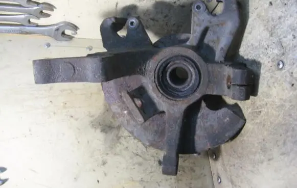 KIA Carnival Front wheel hub spindle knuckle NURODYKITEKURIPUSE