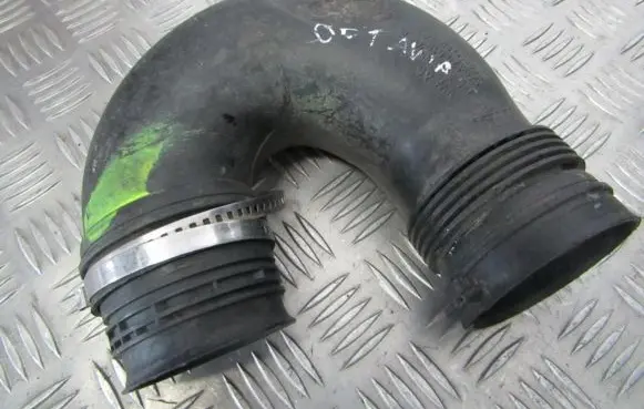 Skoda Octavia Mk2 (1Z) Air intake hose/pipe 1k0129618ae 1k0129618af