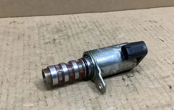 Volvo V70 Camshaft vanos timing valve 31216222