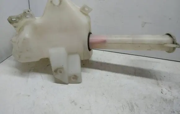 Mitsubishi Grandis Windshield washer fluid reservoir/tank HLC37053