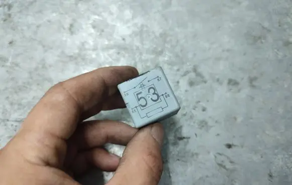Volkswagen Golf VI Other relay 20240072 141951253B