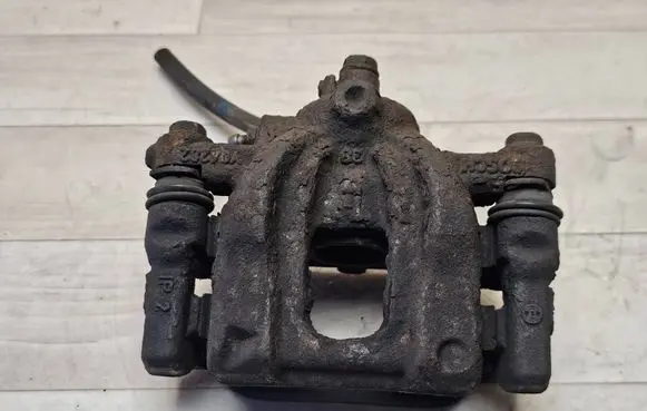 Honda CR-V Rear brake caliper 