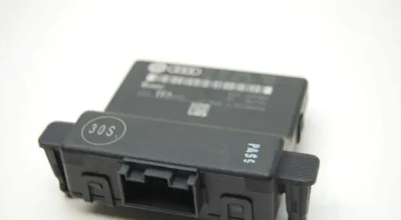 Audi A3 S3 8P Gateway control module 1K0907530G