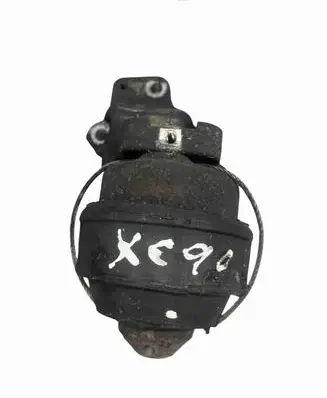 Engine mounting bracket
