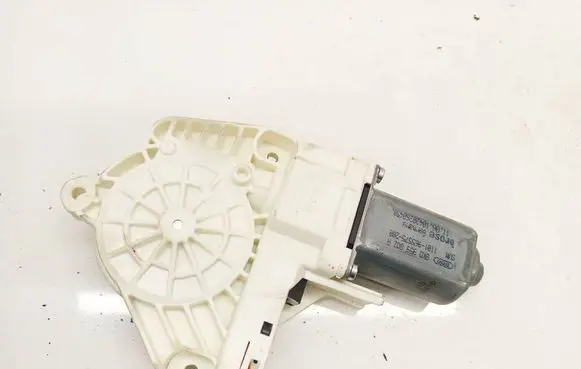 Audi A4 S4 B8 8K Front door window regulator motor 8K0959802A