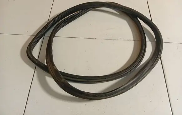 Opel Astra G Rubber seal front coupe door 