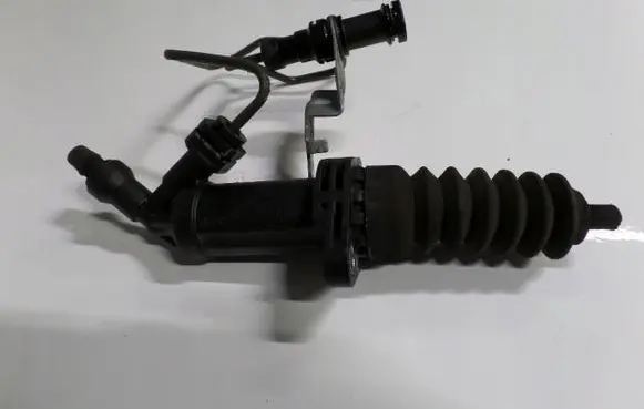 BMW 3 E90 E91 Clutch master cylinder 6785964