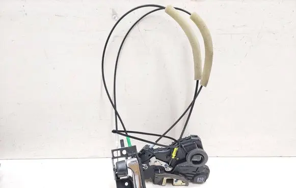 Toyota Corolla E120 E130 Front door lock 50594A1 UR1 UR4