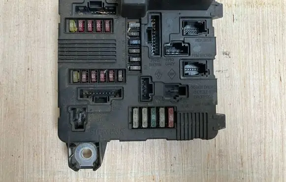 Renault Megane II Immobilizer control unit/module 02324 S118399300E 8200262385A