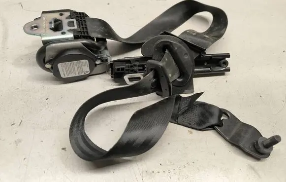 Land Rover Evoque I Front seatbelt BJ32611B09
