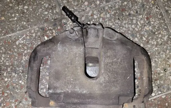 BMW 7 F01 F02 F03 F04 Front brake caliper