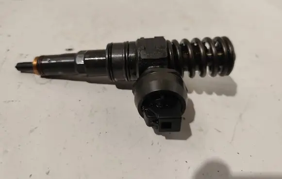 Volkswagen Caddy Fuel injector 038130079TX