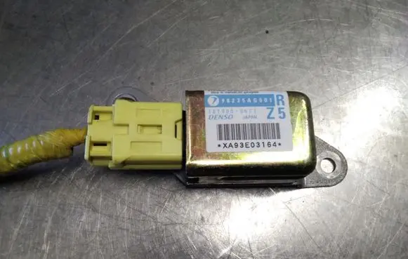Subaru Legacy Airbag deployment crash/impact sensor 98235AG001 1879000671