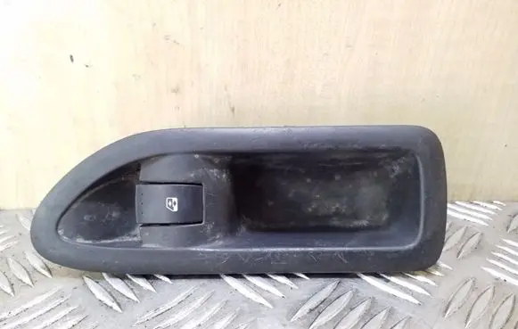 Renault Laguna II Electric window control switch 8200016013