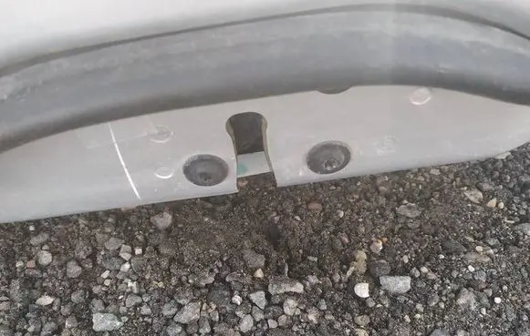 Chrysler Pacifica Front door lock