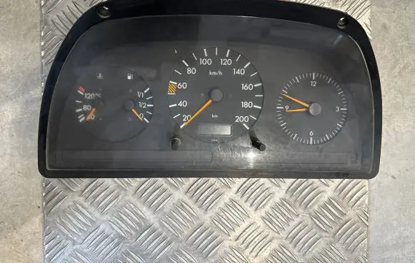 Mercedes-Benz Vito Viano W638 Speedometer (instrument cluster) MB0005428301