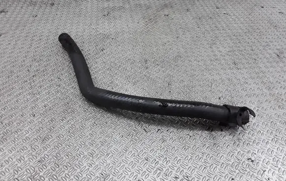 Volkswagen PASSAT B5.5 Engine coolant pipe/hose