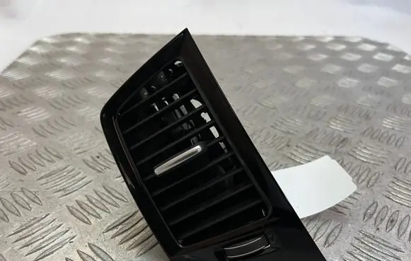 Volvo XC90 Dash center air vent grill 31651282