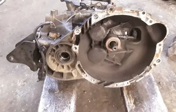 KIA Carens II Manual 6 speed gearbox S820Jc
