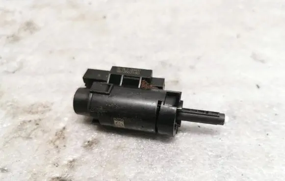 Opel Combo E Brake pedal sensor switch 9813503180