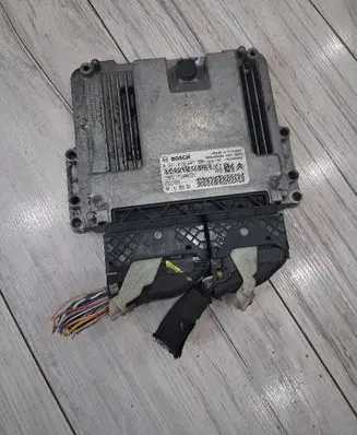 Peugeot 308 Engine control unit/module ECU 9814182680 0281032456