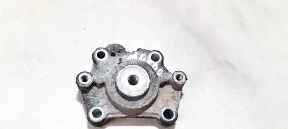 Volvo S40, V40 Engine mounting bracket
