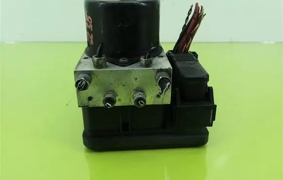 Volvo V50 ABS Pump 30672506A