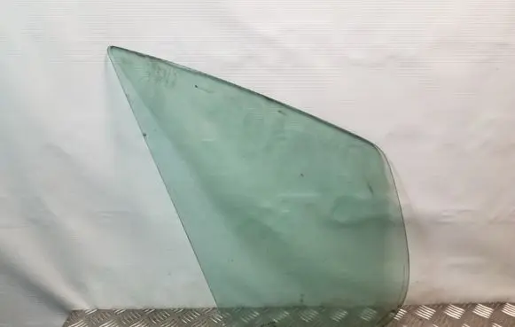 Opel Vivaro Front door vent window glass four-door 