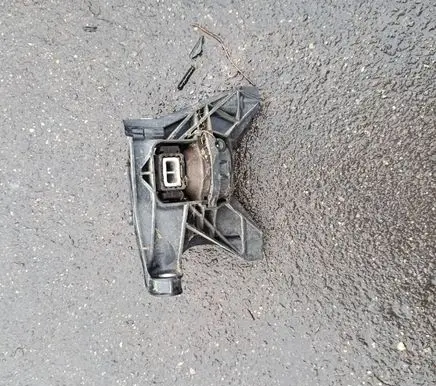 Peugeot 3008 II Engine mount bracket