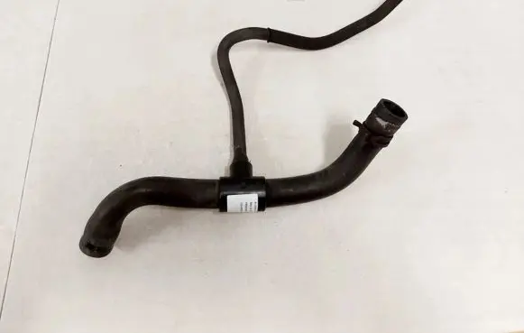 Ford Mondeo MK IV Engine coolant pipe/hose
