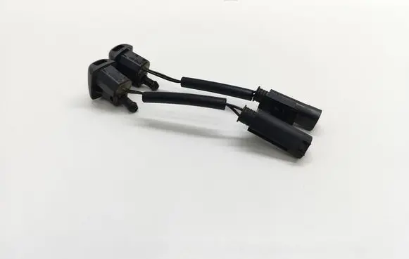 BMW 5 E60 E61 Windshield washer spray nozzle 1378908 7846060