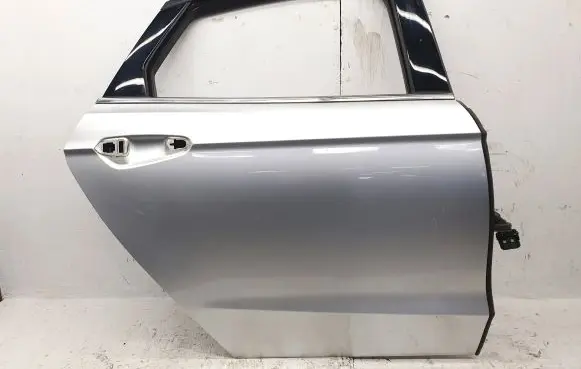 Ford Fusion II Rear door