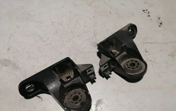 Buick Encore GX I Radiator mount bracket 42562827 42562828 688437545