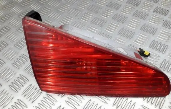 Peugeot 607 Tailgate rear/tail lights