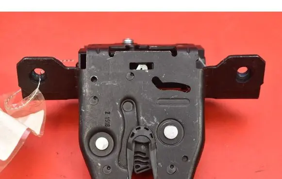 Bedford Astra Tailgate/trunk/boot lock/catch/latch 13509599